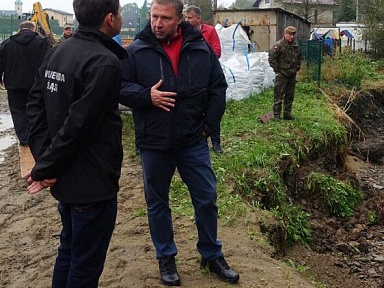 minister w jasienicy powódź