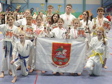 Sukces Uczniowskiego Klubu Karate Kasai zwycięstkow mistrzostwa makrorejonu