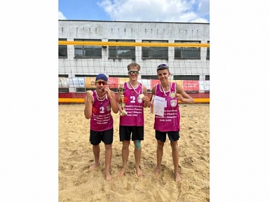 Sukces uczniów Osuchowskiego w Cieszynie siatkówka plażowa trzecie miejsce zawody ogólnopolskie