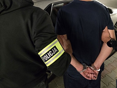 Kradzież i ucieczka przed policjantami 