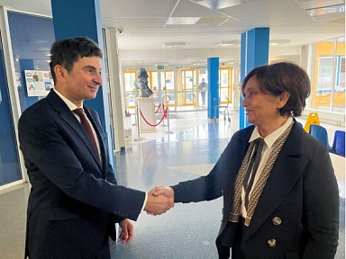 Powiat cieszyński z nową karetką i sprzętem medycznym